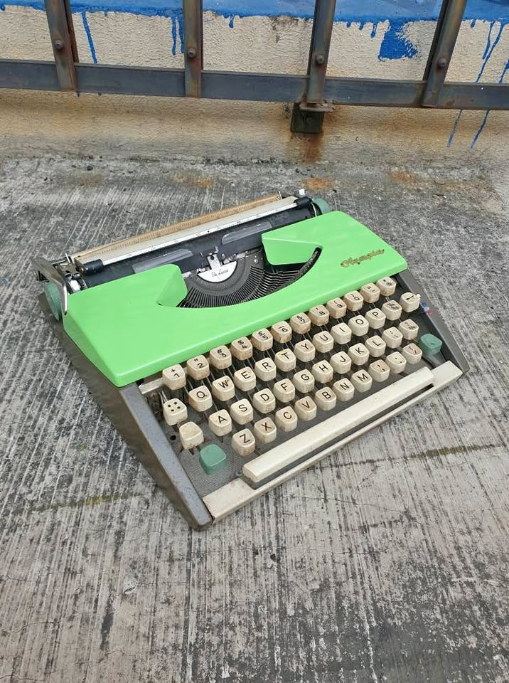 TYPEWRITER ANTIK